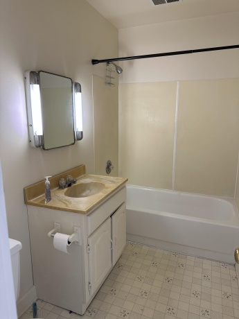 408 West, FREEPORT, Illinois 61032, ,2 Units,For Sale,West,202600947