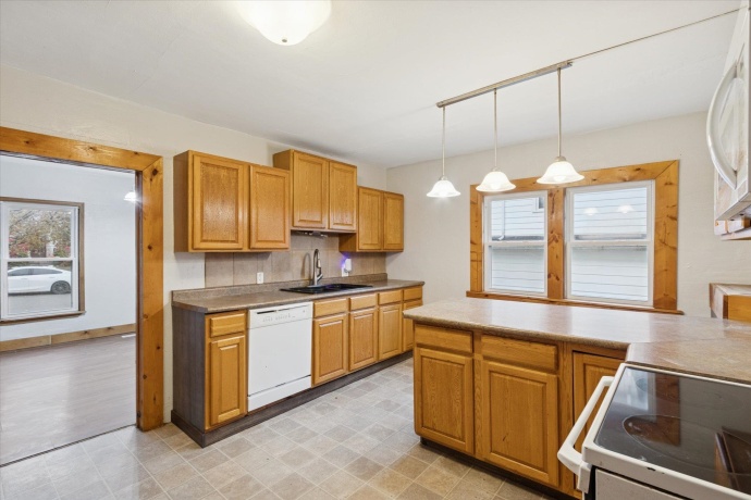 2226 8th, MONROE, Wisconsin 53566, 3 Bedrooms Bedrooms, ,1 BathroomBathrooms,House,For Sale,8th,202507199