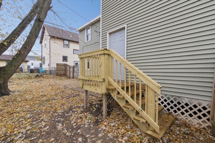 2226 8th, MONROE, Wisconsin 53566, 3 Bedrooms Bedrooms, ,1 BathroomBathrooms,House,For Sale,8th,202507199