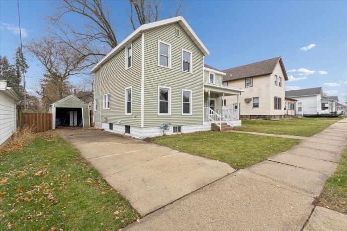 2226 8th, MONROE, Wisconsin 53566, 3 Bedrooms Bedrooms, ,1 BathroomBathrooms,House,For Sale,8th,202507199