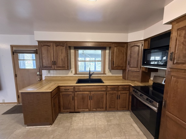 4524 Newcastle, ROCKFORD, Illinois 61108, 3 Bedrooms Bedrooms, ,2 BathroomsBathrooms,House,For Sale,Newcastle,202600952