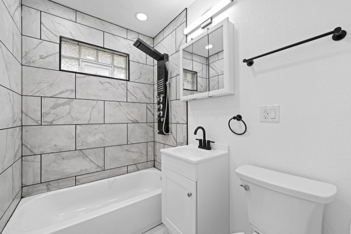 2207 Maple, LOVES PARK, Illinois 61111, 3 Bedrooms Bedrooms, ,1 BathroomBathrooms,House,For Sale,Maple,202600953