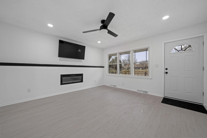 2207 Maple, LOVES PARK, Illinois 61111, 3 Bedrooms Bedrooms, ,1 BathroomBathrooms,House,For Sale,Maple,202600953