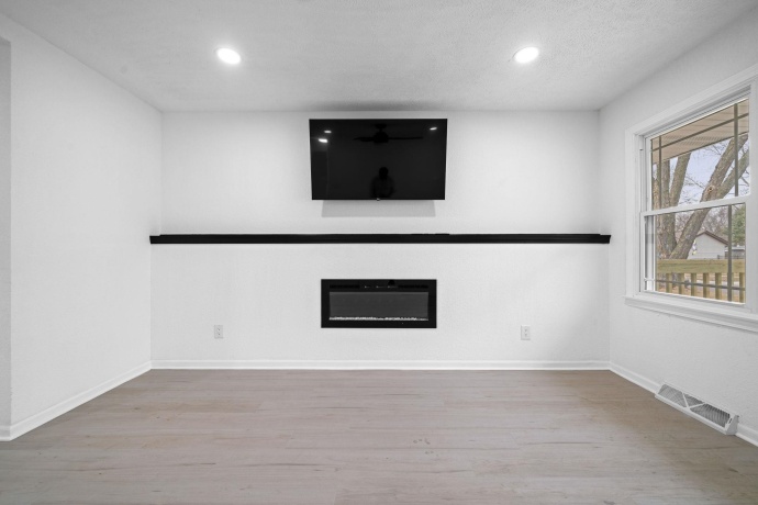 2207 Maple, LOVES PARK, Illinois 61111, 3 Bedrooms Bedrooms, ,1 BathroomBathrooms,House,For Sale,Maple,202600953