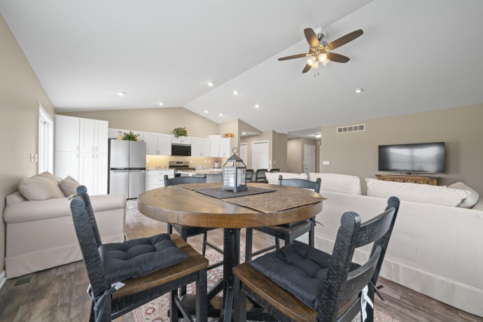 732 Keller, DIXON, Illinois 61021, 2 Bedrooms Bedrooms, ,2 BathroomsBathrooms,Condominium,For Sale,Keller,202600963