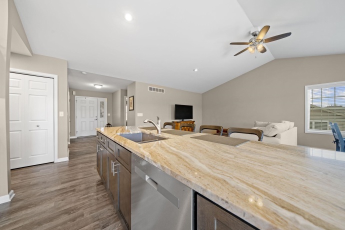 732 Keller, DIXON, Illinois 61021, 2 Bedrooms Bedrooms, ,2 BathroomsBathrooms,Condominium,For Sale,Keller,202600963