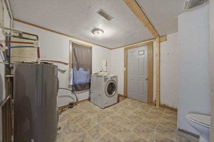 1404 13th, ROCK FALLS, Illinois 61071, 1 Bedroom Bedrooms, ,1 BathroomBathrooms,House,For Sale,13th,202600977