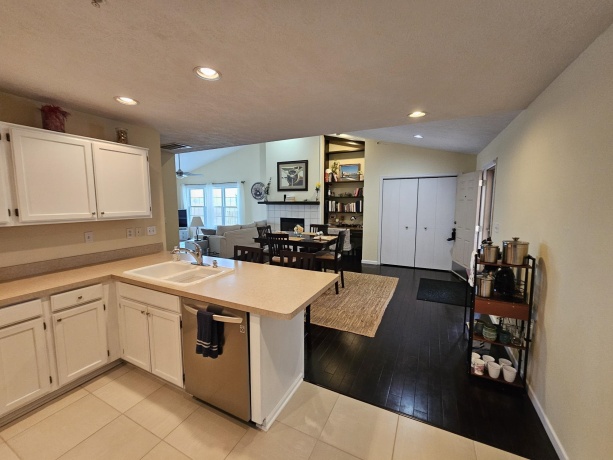 7270 Alpine Road #6, LOVES PARK, Illinois 61111, 2 Bedrooms Bedrooms, ,1 BathroomBathrooms,Condominium,For Sale,Alpine Road #6,202600979