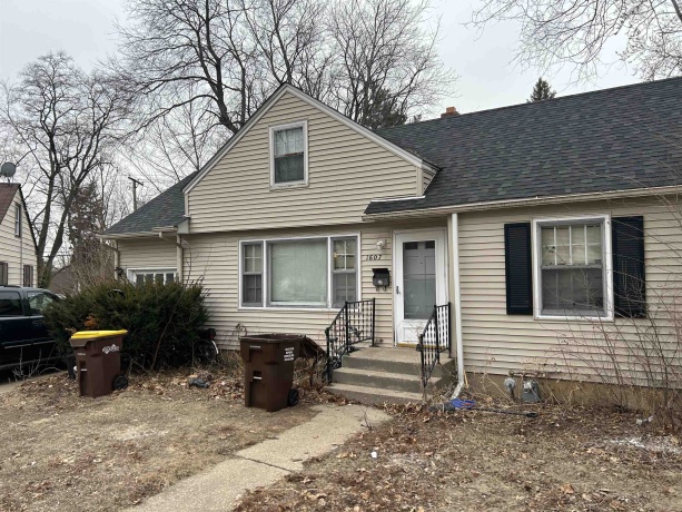 1607 MacArthur, ROCKFORD, Illinois 61108, 2 Bedrooms Bedrooms, ,1 BathroomBathrooms,House,For Sale,MacArthur,202600988