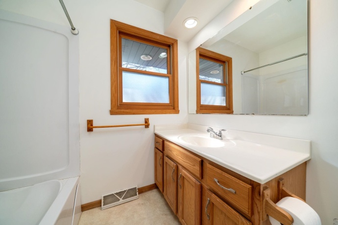 11179 Beloit, BELVIDERE, Illinois 61008, 3 Bedrooms Bedrooms, ,2 BathroomsBathrooms,House,For Sale,Beloit,202600994