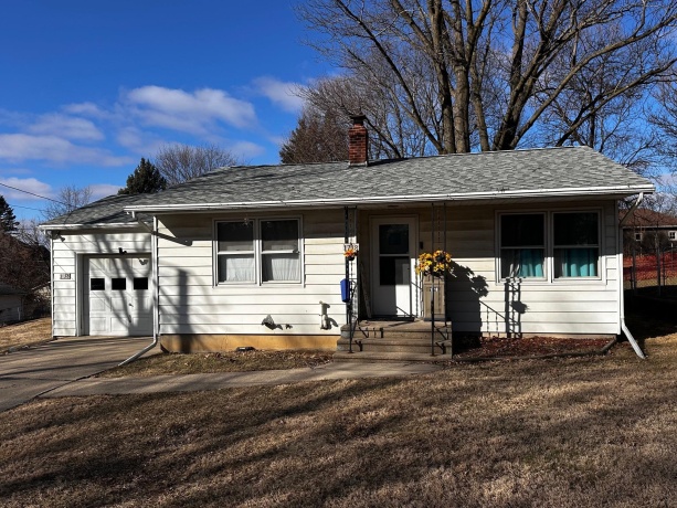 1718 Cedar, FREEPORT, Illinois 61032, 2 Bedrooms Bedrooms, ,1 BathroomBathrooms,House,For Sale,Cedar,202600998
