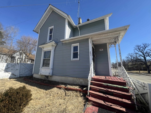 201 Hinkley, ROCKFORD, Illinois 61101, 3 Bedrooms Bedrooms, ,1 BathroomBathrooms,House,For Sale,Hinkley,202601015