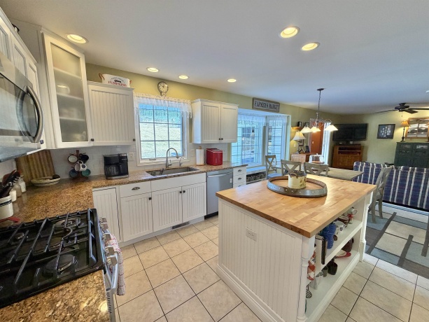 5206 Hubbard, BYRON, Illinois 61010, 4 Bedrooms Bedrooms, ,3 BathroomsBathrooms,House,For Sale,Hubbard,202601016