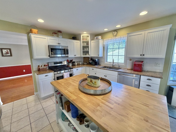 5206 Hubbard, BYRON, Illinois 61010, 4 Bedrooms Bedrooms, ,3 BathroomsBathrooms,House,For Sale,Hubbard,202601016