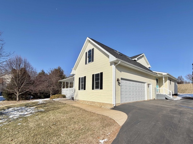 5206 Hubbard, BYRON, Illinois 61010, 4 Bedrooms Bedrooms, ,3 BathroomsBathrooms,House,For Sale,Hubbard,202601016