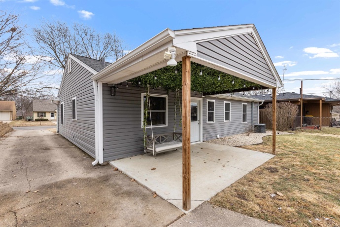 732 James, ROCKFORD, Illinois 61107, 2 Bedrooms Bedrooms, ,1 BathroomBathrooms,House,For Sale,James,202600851