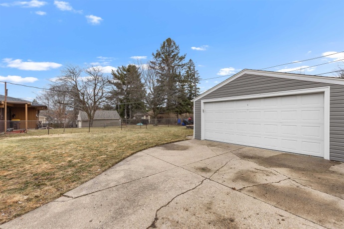 732 James, ROCKFORD, Illinois 61107, 2 Bedrooms Bedrooms, ,1 BathroomBathrooms,House,For Sale,James,202600851