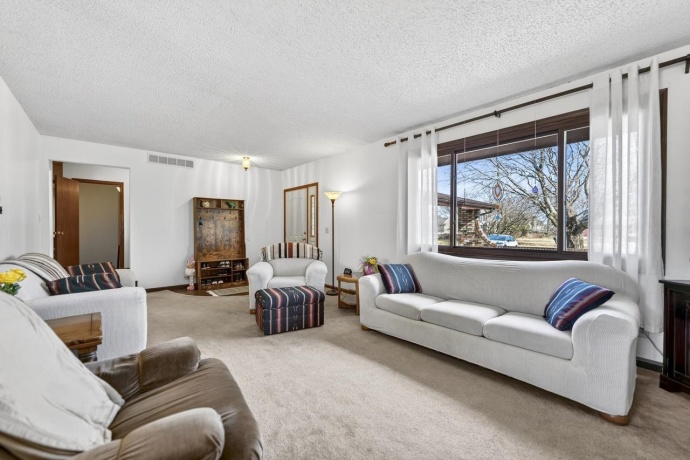 9506 Henninger, BELVIDERE, Illinois 61008, 3 Bedrooms Bedrooms, ,2 BathroomsBathrooms,House,For Sale,Henninger,202601031