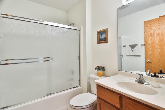 105 THORNHILL DR SW, POPLAR GROVE, Illinois 61065, 3 Bedrooms Bedrooms, ,3 BathroomsBathrooms,House,For Sale,THORNHILL DR SW,202601037