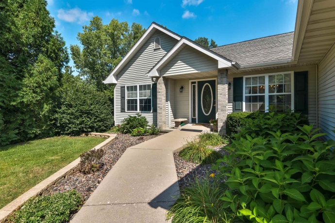 105 THORNHILL DR SW, POPLAR GROVE, Illinois 61065, 3 Bedrooms Bedrooms, ,3 BathroomsBathrooms,House,For Sale,THORNHILL DR SW,202601037