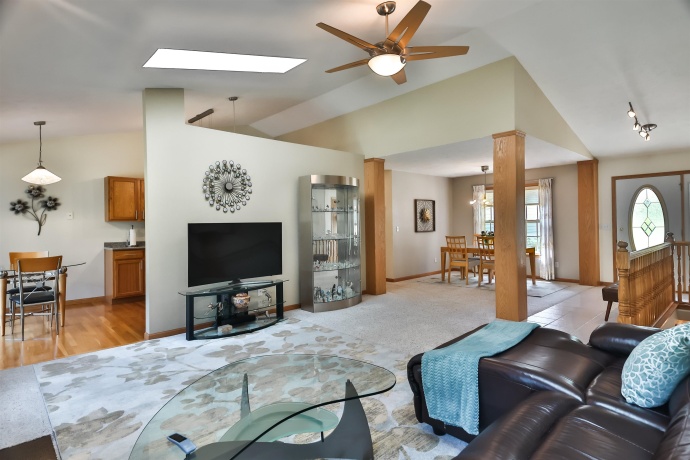 105 THORNHILL DR SW, POPLAR GROVE, Illinois 61065, 3 Bedrooms Bedrooms, ,3 BathroomsBathrooms,House,For Sale,THORNHILL DR SW,202601037