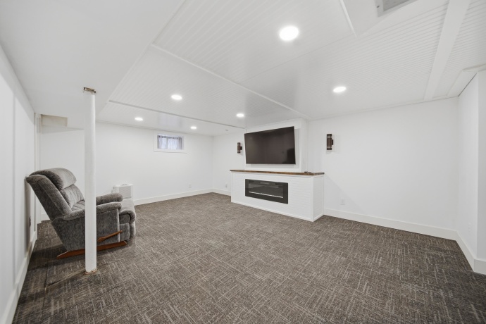 838 Dement, DIXON, Illinois 61021, 3 Bedrooms Bedrooms, ,2 BathroomsBathrooms,House,For Sale,Dement,202601047