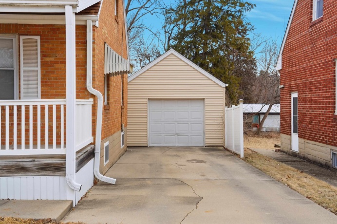 838 Dement, DIXON, Illinois 61021, 3 Bedrooms Bedrooms, ,2 BathroomsBathrooms,House,For Sale,Dement,202601047