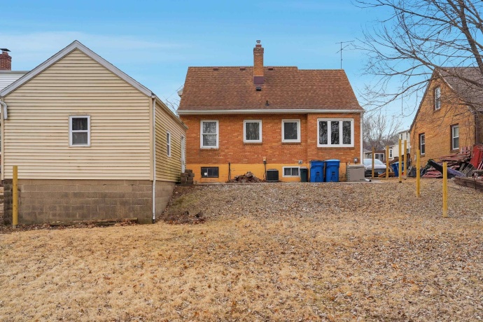 838 Dement, DIXON, Illinois 61021, 3 Bedrooms Bedrooms, ,2 BathroomsBathrooms,House,For Sale,Dement,202601047