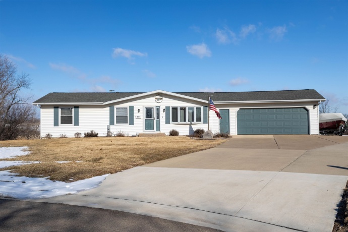 325 Apache, GALENA, Illinois 61036, 6 Bedrooms Bedrooms, ,2 BathroomsBathrooms,House,For Sale,Apache,202601049