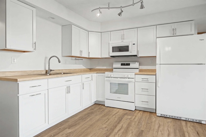 325 Apache, GALENA, Illinois 61036, 6 Bedrooms Bedrooms, ,2 BathroomsBathrooms,House,For Sale,Apache,202601049