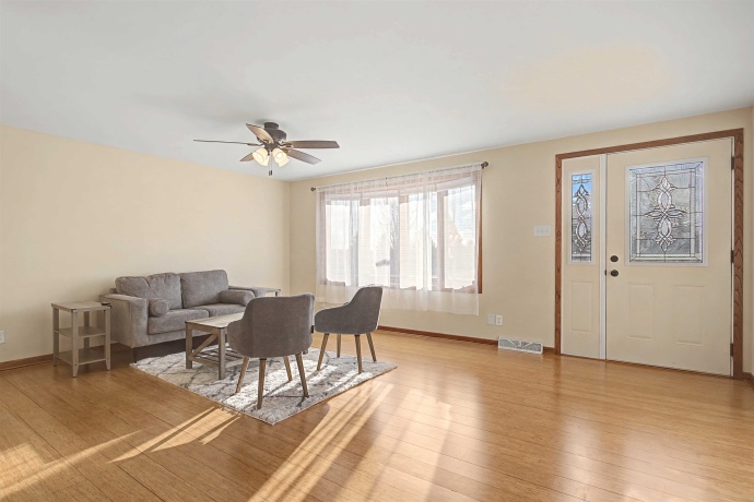 325 Apache, GALENA, Illinois 61036, 6 Bedrooms Bedrooms, ,2 BathroomsBathrooms,House,For Sale,Apache,202601049