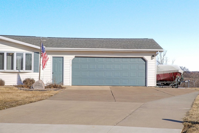 325 Apache, GALENA, Illinois 61036, 6 Bedrooms Bedrooms, ,2 BathroomsBathrooms,House,For Sale,Apache,202601049