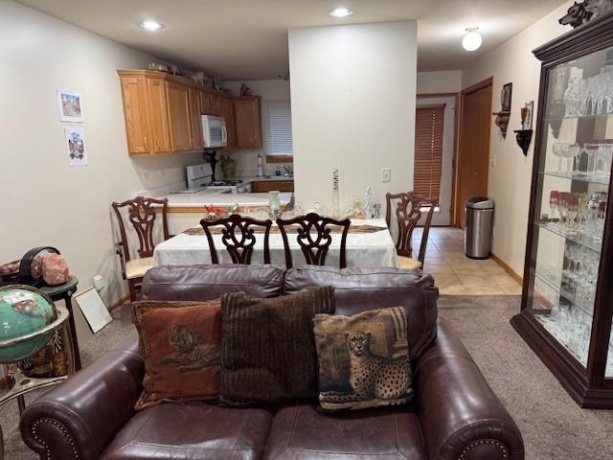 223 A Oakwood, Oglesby, Illinois 61348, 2 Bedrooms Bedrooms, ,2 BathroomsBathrooms,Condominium,For Sale,Oakwood,202601056