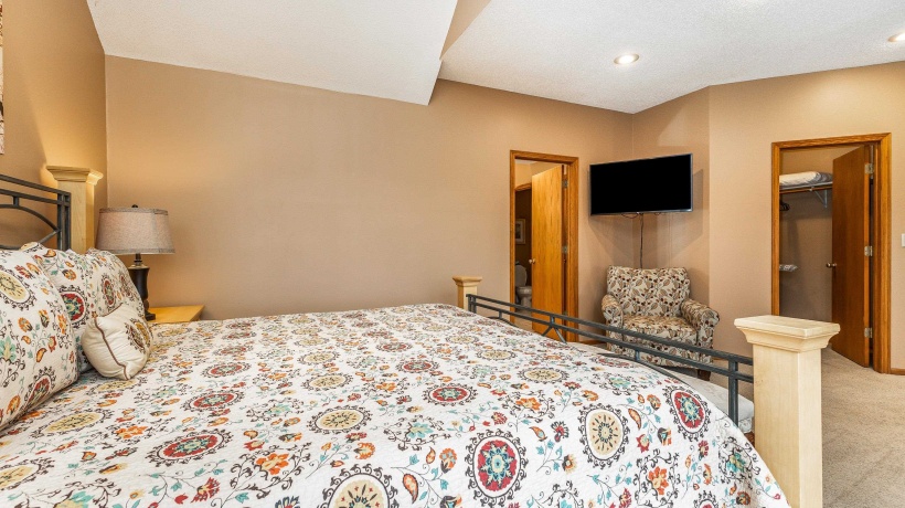 1 Westview, GALENA, Illinois 61036, 4 Bedrooms Bedrooms, ,5 BathroomsBathrooms,House,For Sale,Westview,202601059