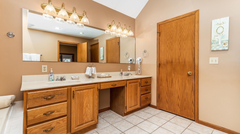 1 Westview, GALENA, Illinois 61036, 4 Bedrooms Bedrooms, ,5 BathroomsBathrooms,House,For Sale,Westview,202601059