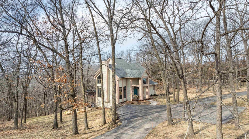 1 Westview, GALENA, Illinois 61036, 4 Bedrooms Bedrooms, ,5 BathroomsBathrooms,House,For Sale,Westview,202601059