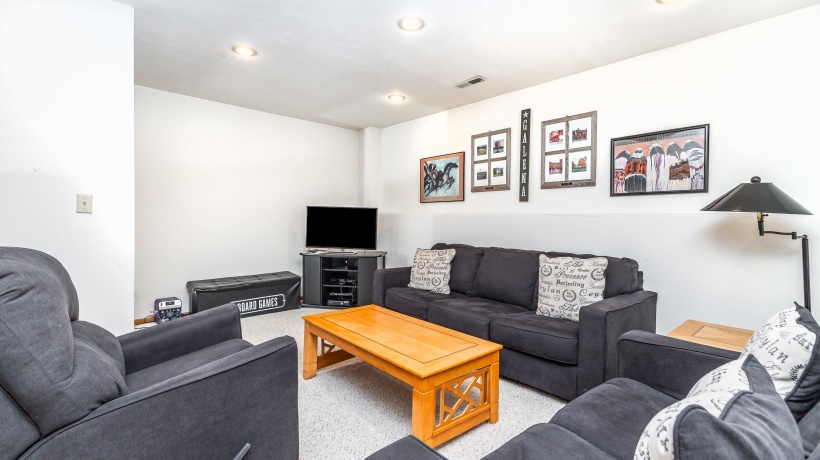 1 Westview, GALENA, Illinois 61036, 4 Bedrooms Bedrooms, ,5 BathroomsBathrooms,House,For Sale,Westview,202601059