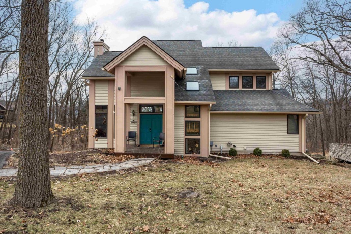 1 Westview, GALENA, Illinois 61036, 4 Bedrooms Bedrooms, ,5 BathroomsBathrooms,House,For Sale,Westview,202601059