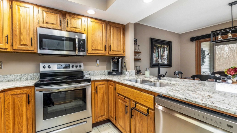 3 Rock Cove, GALENA, Illinois 61036, 3 Bedrooms Bedrooms, ,3 BathroomsBathrooms,Condominium,For Sale,Rock Cove,202601058