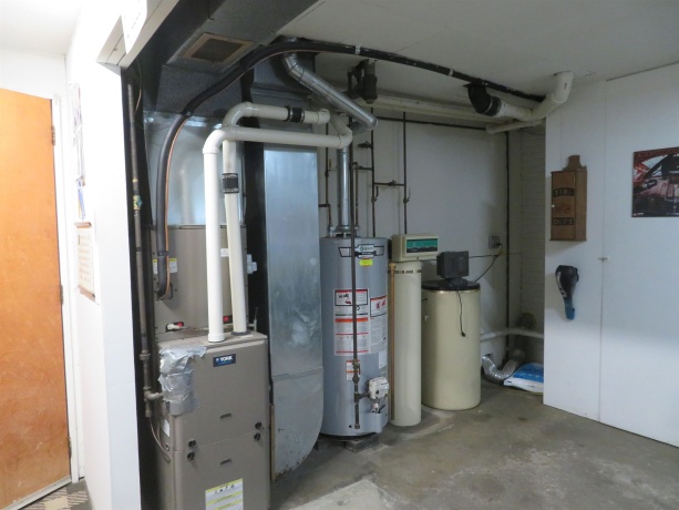 638 Carthage, FREEPORT, Illinois 61032, 3 Bedrooms Bedrooms, ,1 BathroomBathrooms,House,For Sale,Carthage,202601073