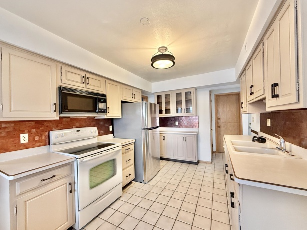 4012 Pleasant Valley, ROCKFORD, Illinois 61114, 3 Bedrooms Bedrooms, ,1 BathroomBathrooms,House,For Sale,Pleasant Valley,202600142