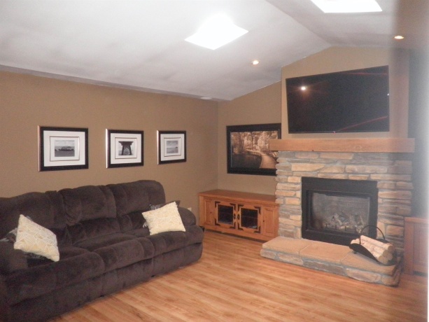 105 Oakwood, BYRON, Illinois 61010, 3 Bedrooms Bedrooms, ,3 BathroomsBathrooms,House,For Sale,Oakwood,202601075