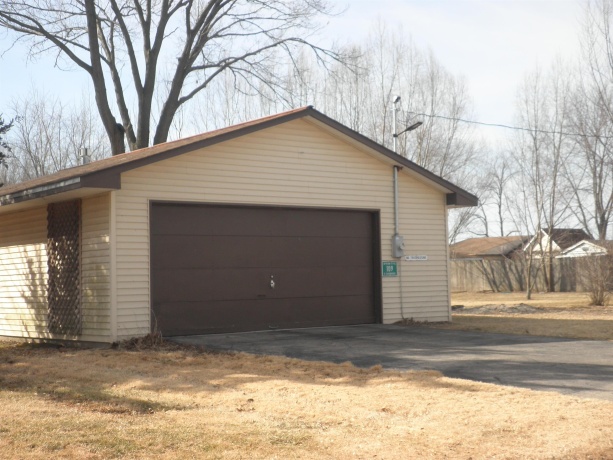 105 Oakwood, BYRON, Illinois 61010, 3 Bedrooms Bedrooms, ,3 BathroomsBathrooms,House,For Sale,Oakwood,202601075