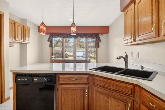 6547 Stonehill, ROCKFORD, Illinois 61108, 2 Bedrooms Bedrooms, ,3 BathroomsBathrooms,Condominium,For Sale,Stonehill,202601077