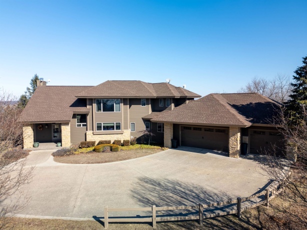 1 Hoffman, ELIZABETH, Illinois 61028, 5 Bedrooms Bedrooms, ,5 BathroomsBathrooms,House,For Sale,Hoffman,202601084