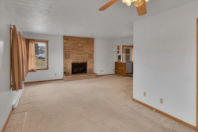 1636 Whitney, BELVIDERE, Illinois 61008, 2 Bedrooms Bedrooms, ,1 BathroomBathrooms,House,For Sale,Whitney,202601090