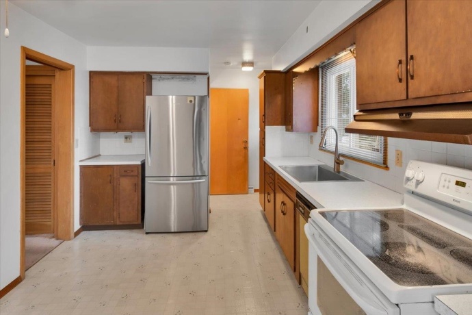 1636 Whitney, BELVIDERE, Illinois 61008, 2 Bedrooms Bedrooms, ,1 BathroomBathrooms,House,For Sale,Whitney,202601090