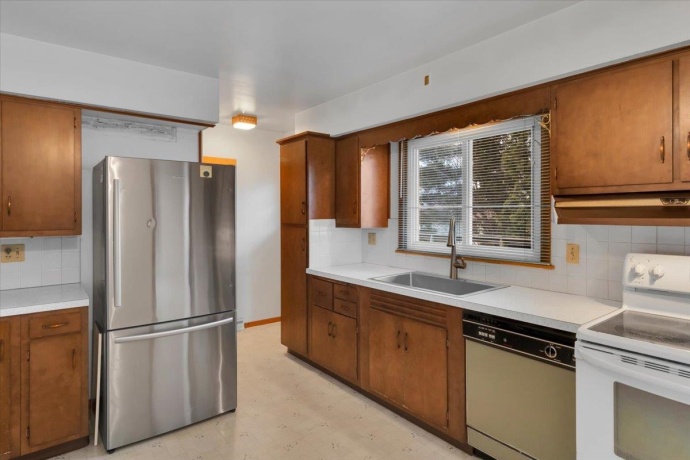 1636 Whitney, BELVIDERE, Illinois 61008, 2 Bedrooms Bedrooms, ,1 BathroomBathrooms,House,For Sale,Whitney,202601090