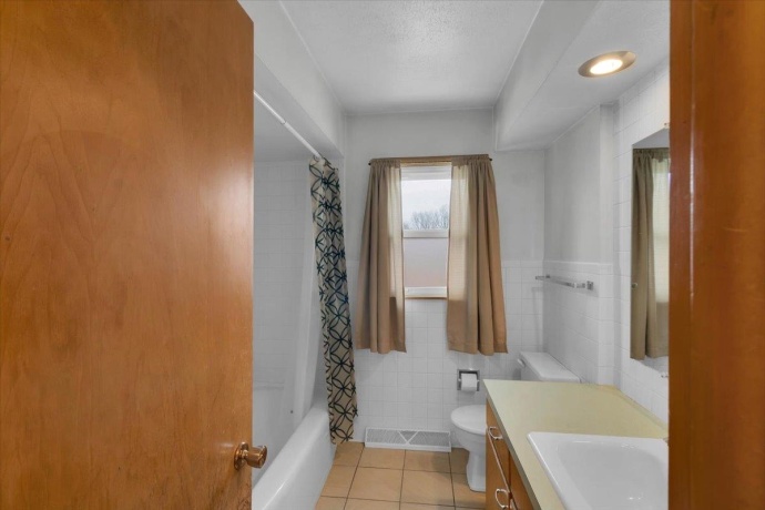 1636 Whitney, BELVIDERE, Illinois 61008, 2 Bedrooms Bedrooms, ,1 BathroomBathrooms,House,For Sale,Whitney,202601090