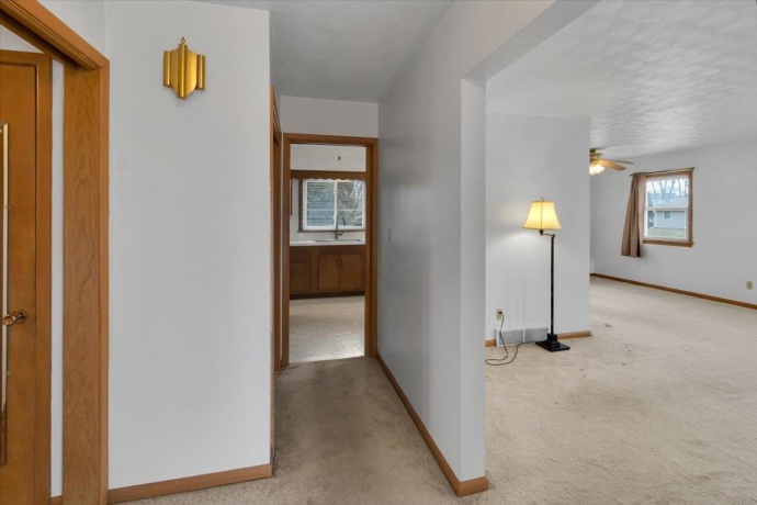 1636 Whitney, BELVIDERE, Illinois 61008, 2 Bedrooms Bedrooms, ,1 BathroomBathrooms,House,For Sale,Whitney,202601090